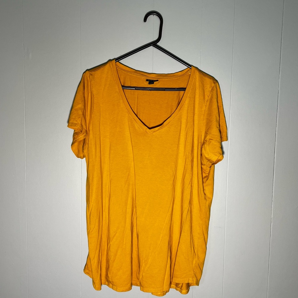 Torrid | Size 3 | Classic V Neck Fit | Mustard Yellow | Short Sleeve Tee | EUC